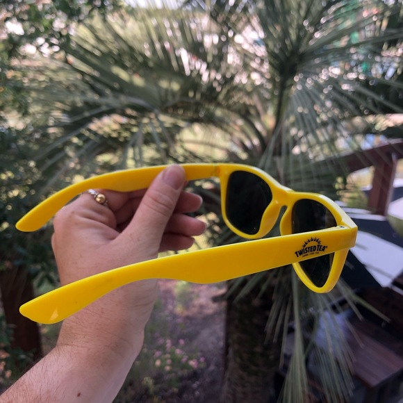 TWISTED TEA • Yellow Plastic Twisted Tea Hard Iced Tea Sunglasses UV 400 - Picture 8 of 10